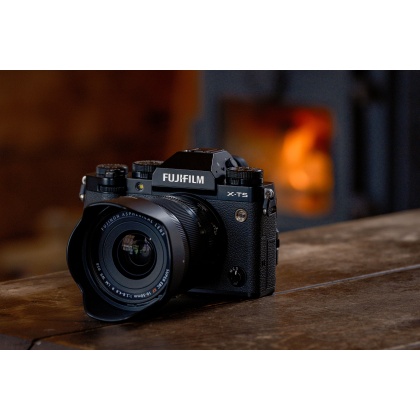 Fujifilm X-T5 Mirrorless Camera, Silver with XF 16-50mm lens Fujifilm X-T5 Mirrorless Camera, Silver with XF 16-50mm lens