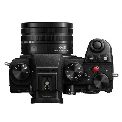 Panasonic Lumix S5D Mirrorless Camera with S-R18-40mm lens Panasonic Lumix S5D Mirrorless Camera with S-R18-40mm lens