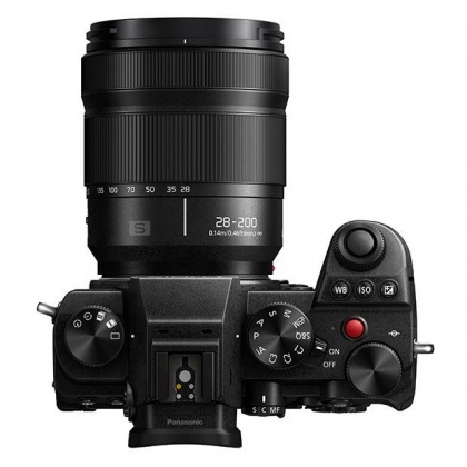 Panasonic Lumix S5D Mirrorless Camera with S 28-200mm lens Panasonic Lumix S5D Mirrorless Camera with S 28-200mm lens