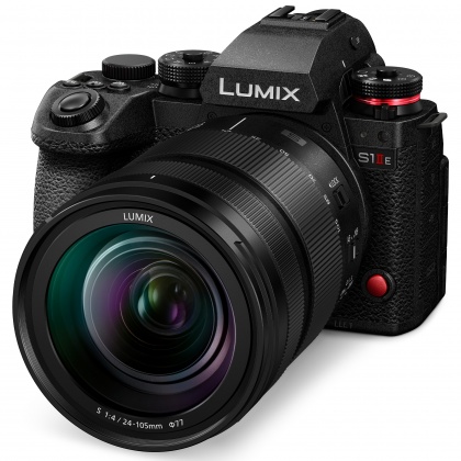 Panasonic S1IIE Mirrorless Camera with 24-105 lens Panasonic S1IIE Mirrorless Camera with 24-105 lens