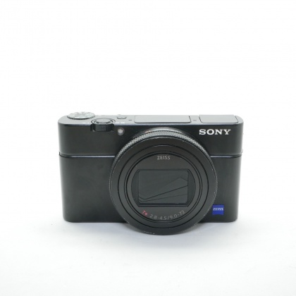 Used Sony Cybershot RX100 Mk VI digital compact camera Used Sony Cybershot RX100 Mk VI digital compact camera