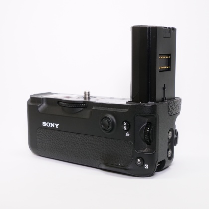 Used Sony VG-C3EM Vertical battery grip for A7R III Used Sony VG-C3EM Vertical battery grip for A7R III