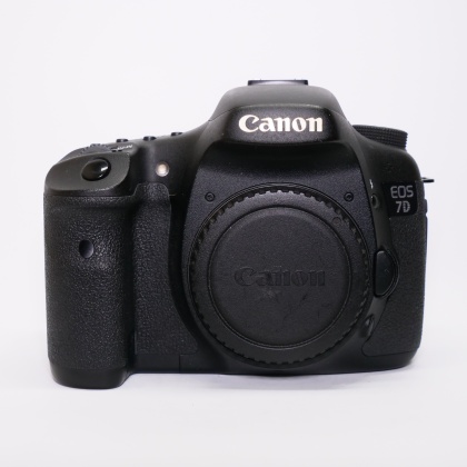 Used Canon EOS 7D DSLR body Used Canon EOS 7D DSLR body