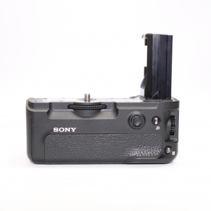 Used Sony VG-C3EM Battery Grip for Alpha 9 and A7RIII Used Sony VG-C3EM Battery Grip for Alpha 9 and A7RIII