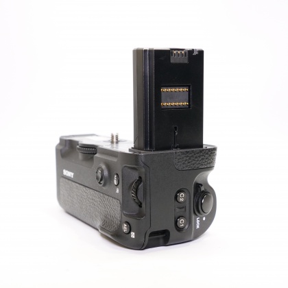 Used Sony VG-C3EM Battery Grip for Alpha 9 and A7RIII Used Sony VG-C3EM Battery Grip for Alpha 9 and A7RIII