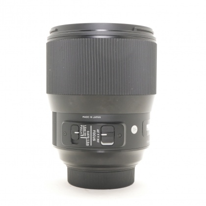 Used Sigma 135mm f1.8 DG HSM Art lens for Nikon Used Sigma 135mm f1.8 DG HSM Art lens for Nikon