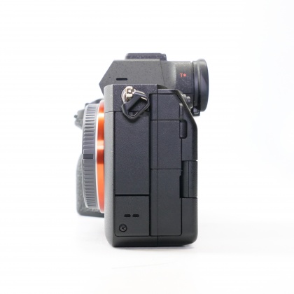 Used Sony Alpha 7 IV Mirrorless camera body Used Sony Alpha 7 IV Mirrorless camera body