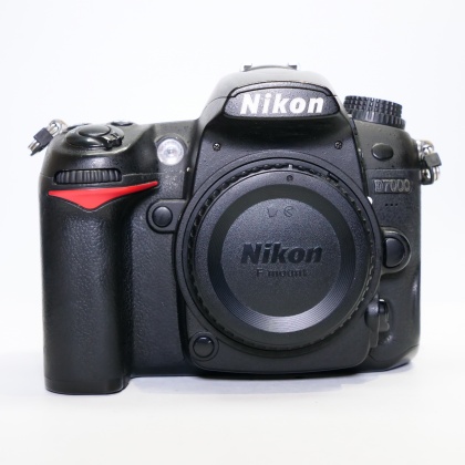 Used Nikon D7000 DSLR camera body Used Nikon D7000 DSLR camera body