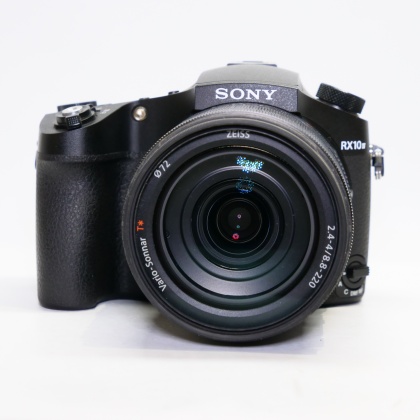 Used Sony RX10 Mark IV bridge camera Used Sony RX10 Mark IV bridge camera