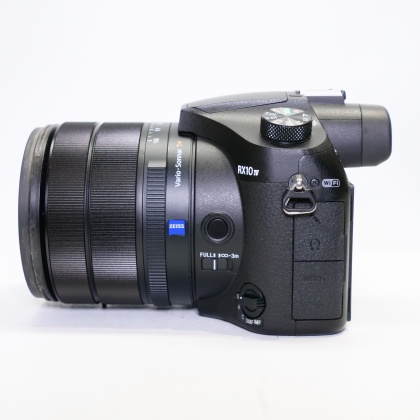 Used Sony RX10 Mark IV bridge camera Used Sony RX10 Mark IV bridge camera