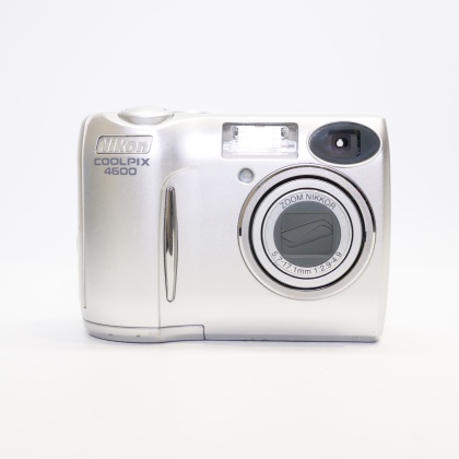 Used Nikon Coolpix 4600 digital compact camera Used Nikon Coolpix 4600 digital compact camera