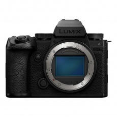Panasonic S5IIX with 20-60 lens | £2299.00 - Castle Cameras