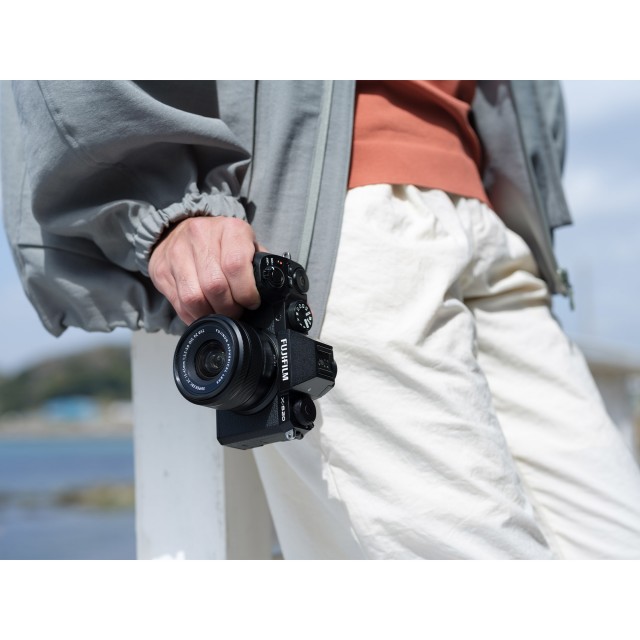 Fujifilm X-S20 Body with XC15-45mmF3.5-5.6 OIS PZ Lens Kit… - Moment