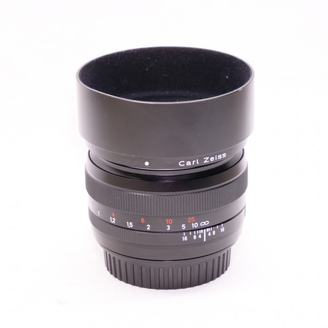 Used Carl Zeiss Planar 50mm f1.4 ZE T* lens for Canon EOS