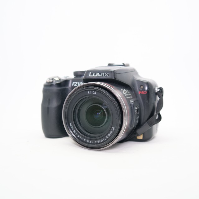 Lumix Used Panasonic Lumix FZ100 digital bridge camera