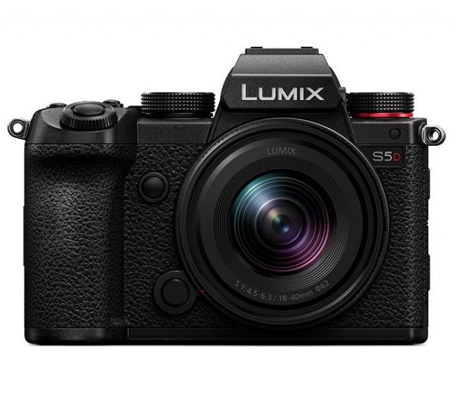 Lumix Panasonic Lumix S5D Mirrorless Camera with S-R1840 lens